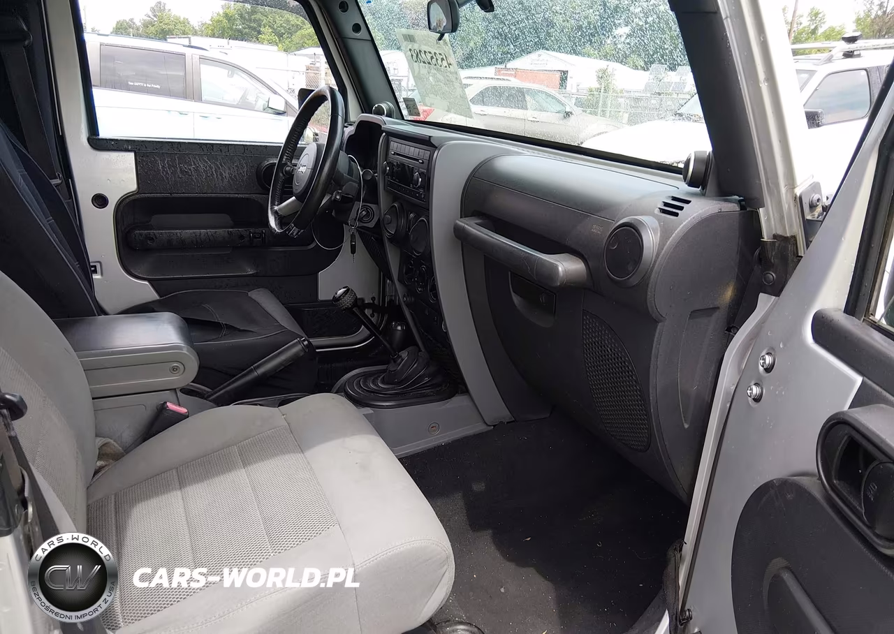 2008 Jeep Wrangler Sahara VIN:1J4FA54138L616786 - 5