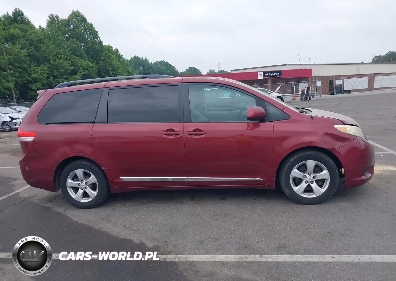 2011 Toyota Sienna Le V6 VIN:5TDKK3DC6BS143057 - 13