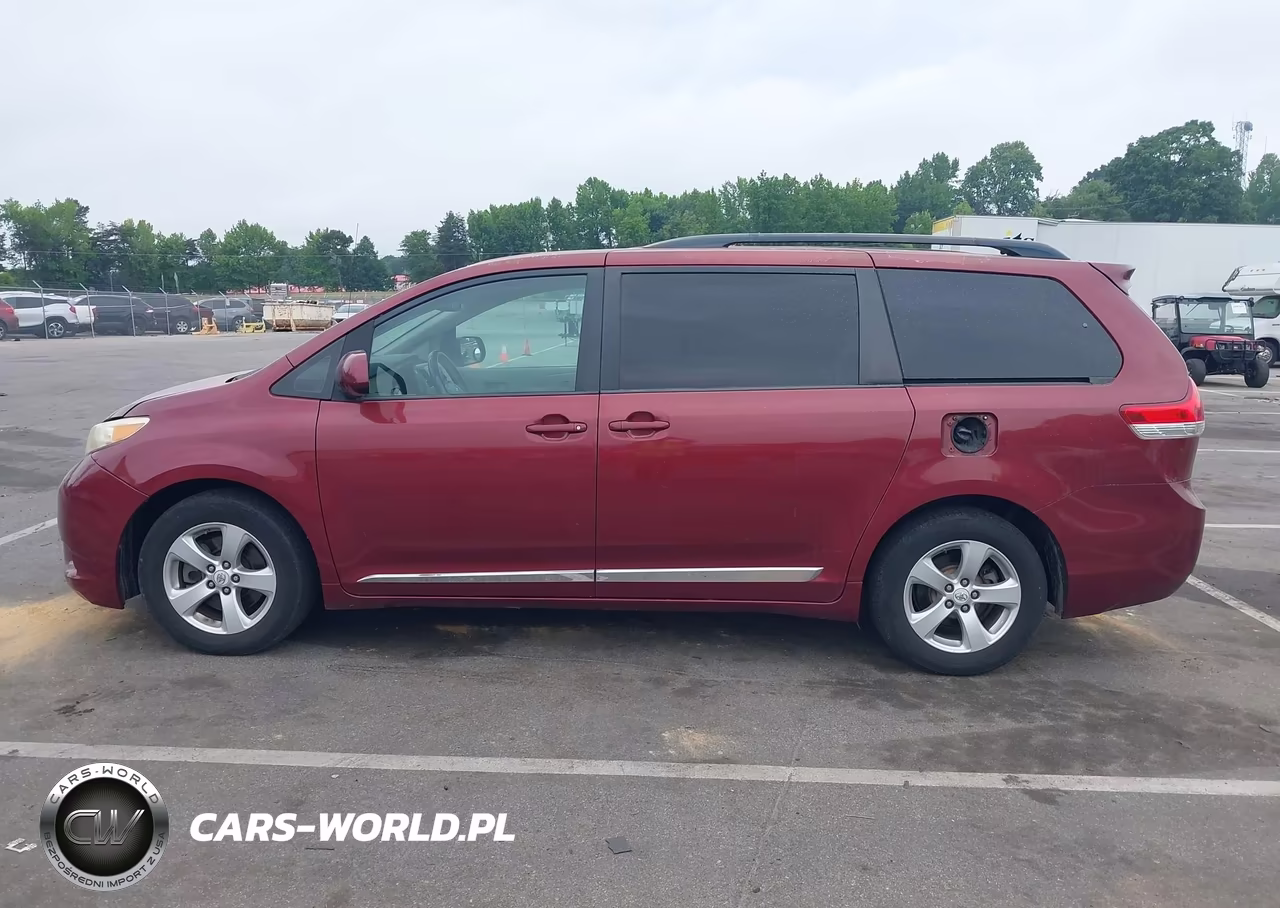 2011 Toyota Sienna Le V6 VIN:5TDKK3DC6BS143057 - 14