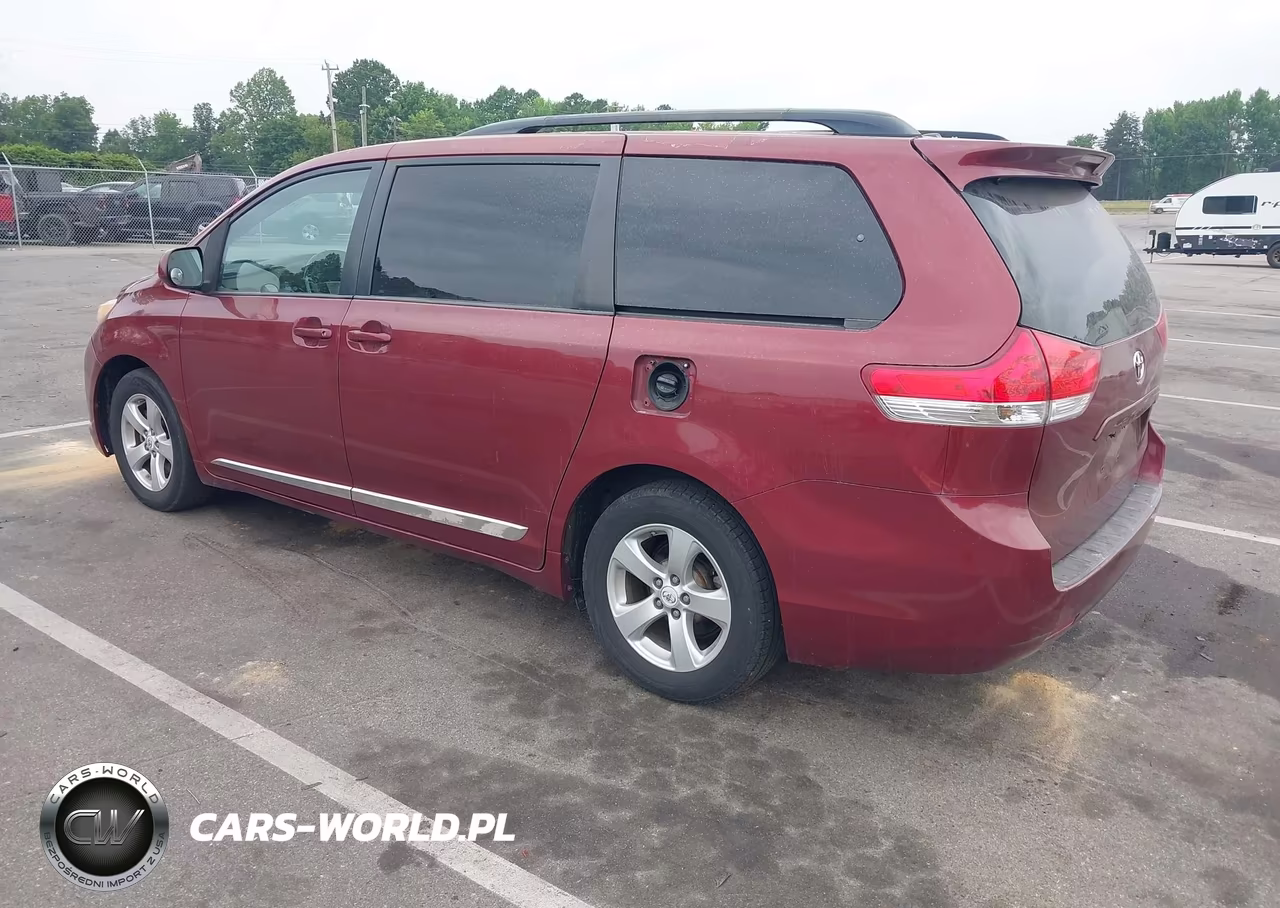 2011 Toyota Sienna Le V6 VIN:5TDKK3DC6BS143057 - 3