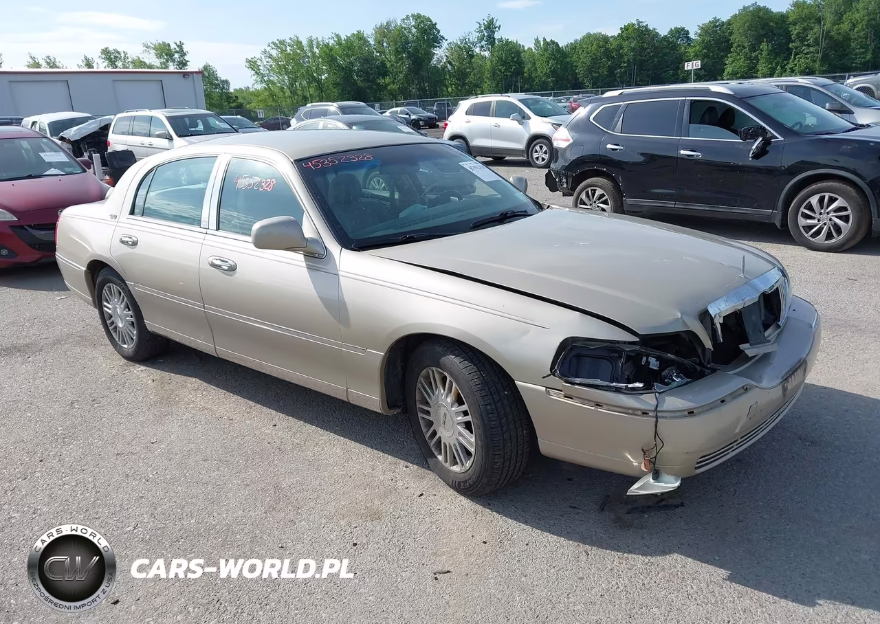 2010 Lincoln Town Car Signature Limited – zdjęcie 1 z 17