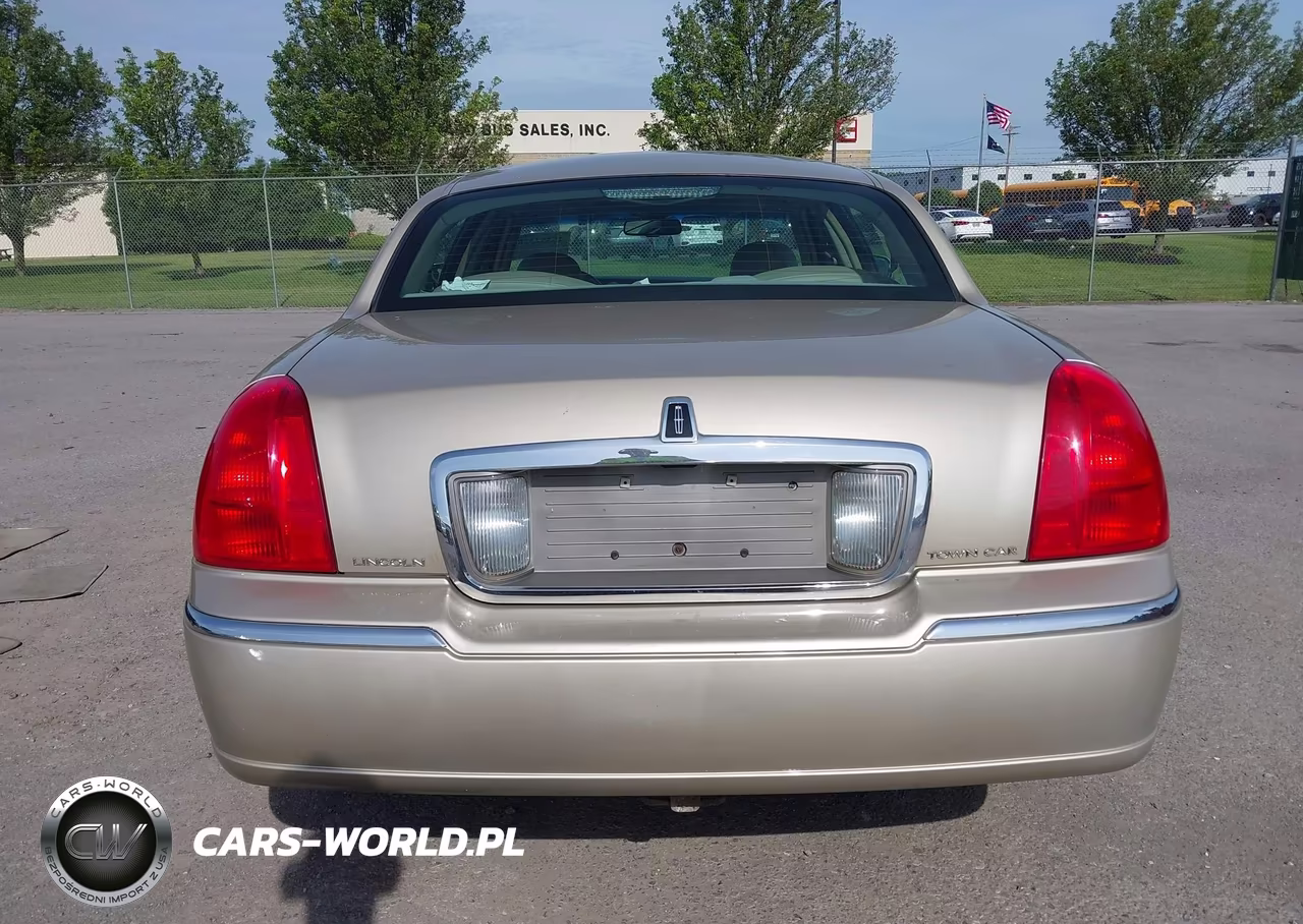 2010 Lincoln Town Car Signature Limited VIN:2LNBL8CV8AX752484 - 17