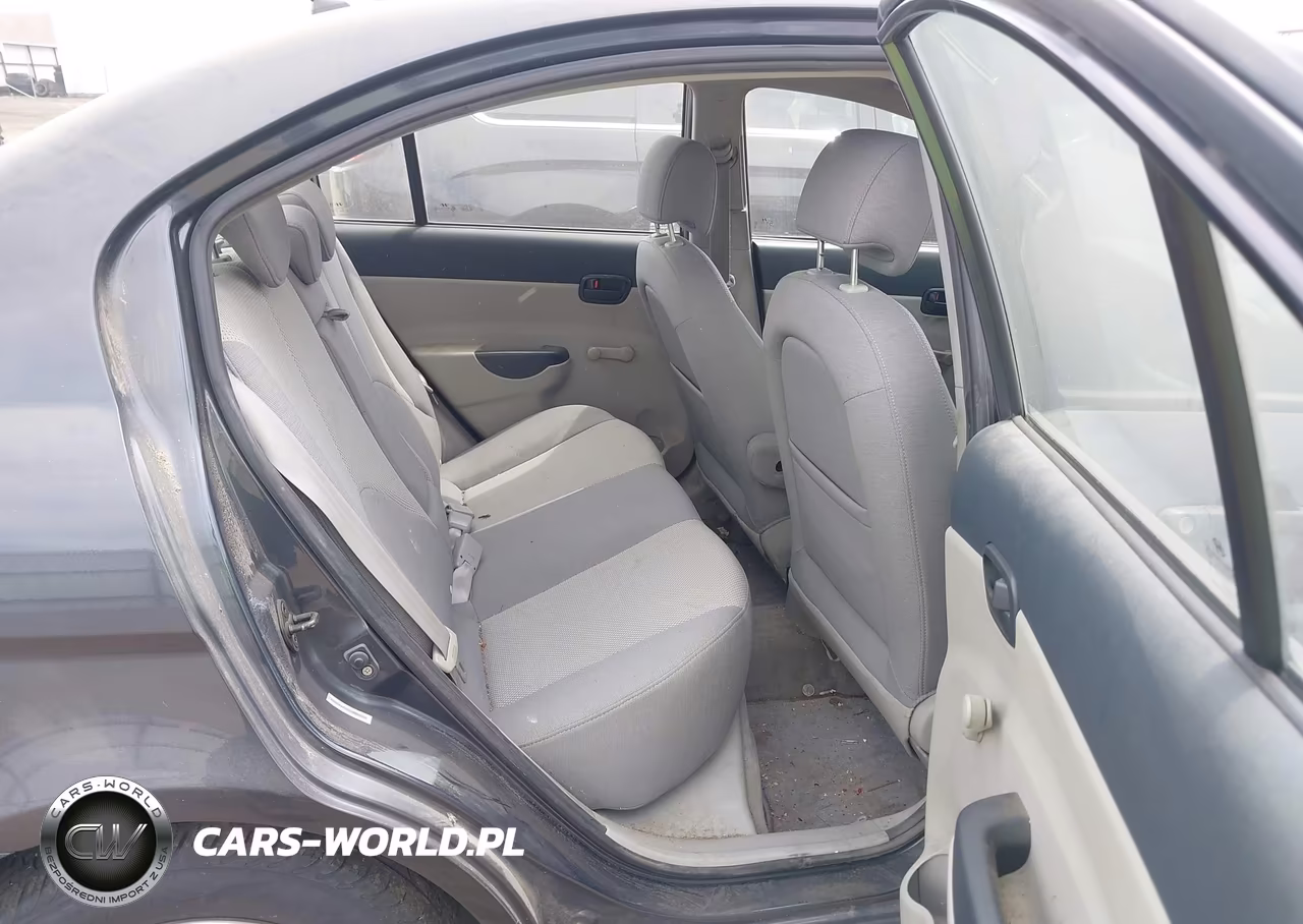 2007 Hyundai Accent Gls VIN:KMHCN46C27U089253 - 8
