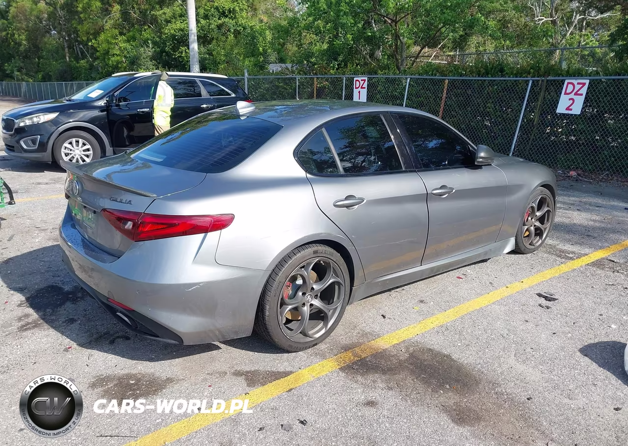 2019 Alfa Romeo Giulia Sport Rwd VIN:ZARFAMAN1K7622552 - 4