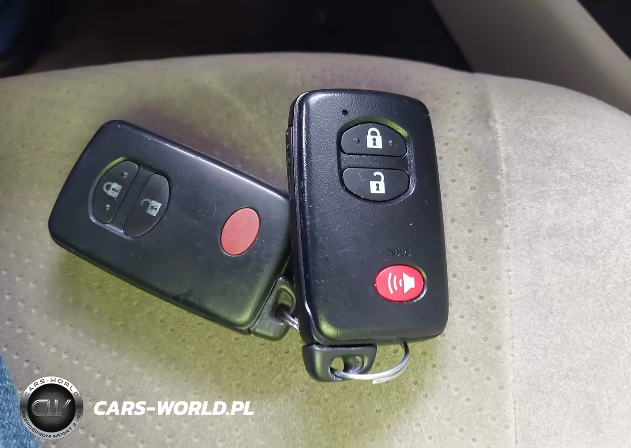 2015 Toyota Prius Two VIN:JTDKN3DU6F0414742 - 11