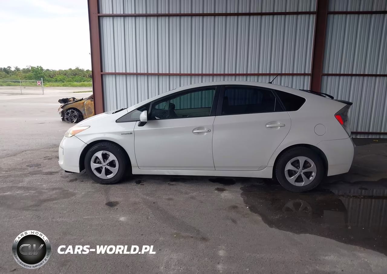2015 Toyota Prius Two VIN:JTDKN3DU6F0414742 - 14