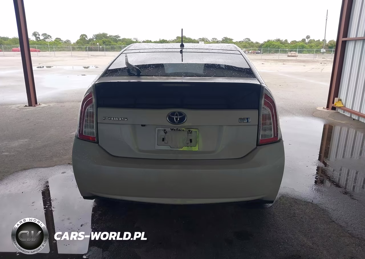 2015 Toyota Prius Two VIN:JTDKN3DU6F0414742 - 16