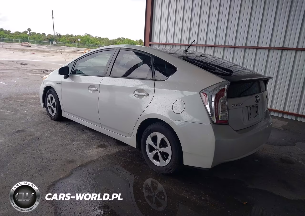 2015 Toyota Prius Two VIN:JTDKN3DU6F0414742 - 3