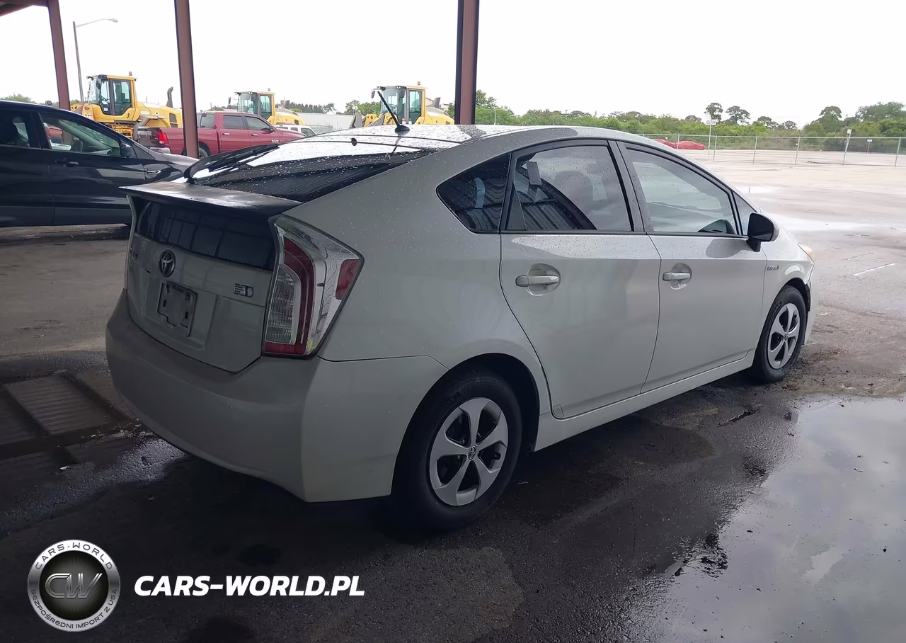 2015 Toyota Prius Two VIN:JTDKN3DU6F0414742 - 4
