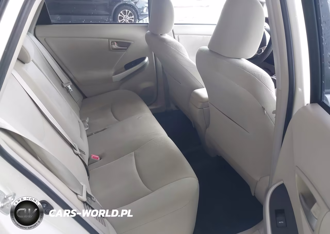 2015 Toyota Prius Two VIN:JTDKN3DU6F0414742 - 8