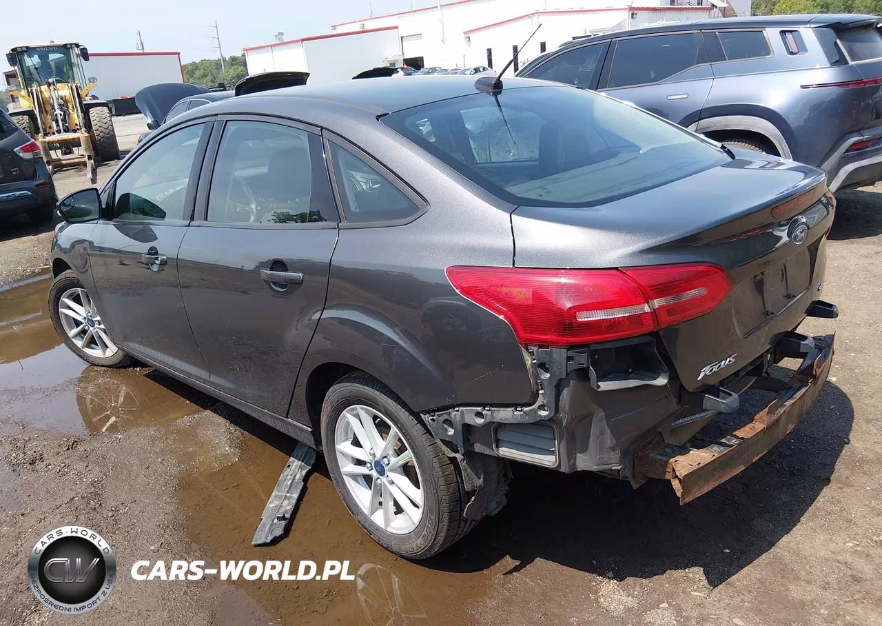2017 Ford Focus Se VIN:1FADP3F29HL327973 - 3