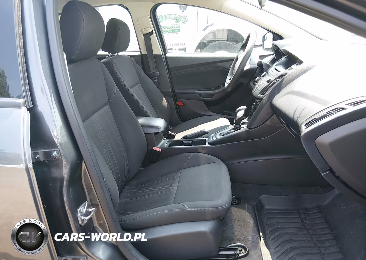 2017 Ford Focus Se VIN:1FADP3F29HL327973 - 5