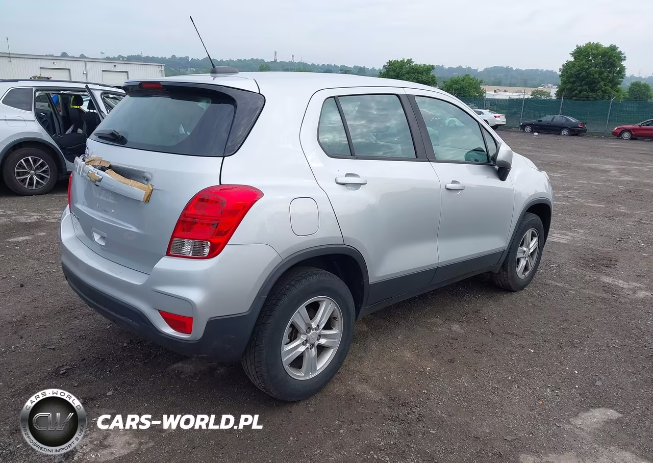 2018 Chevrolet Trax Ls VIN:3GNCJNSB6JL167335 - 4
