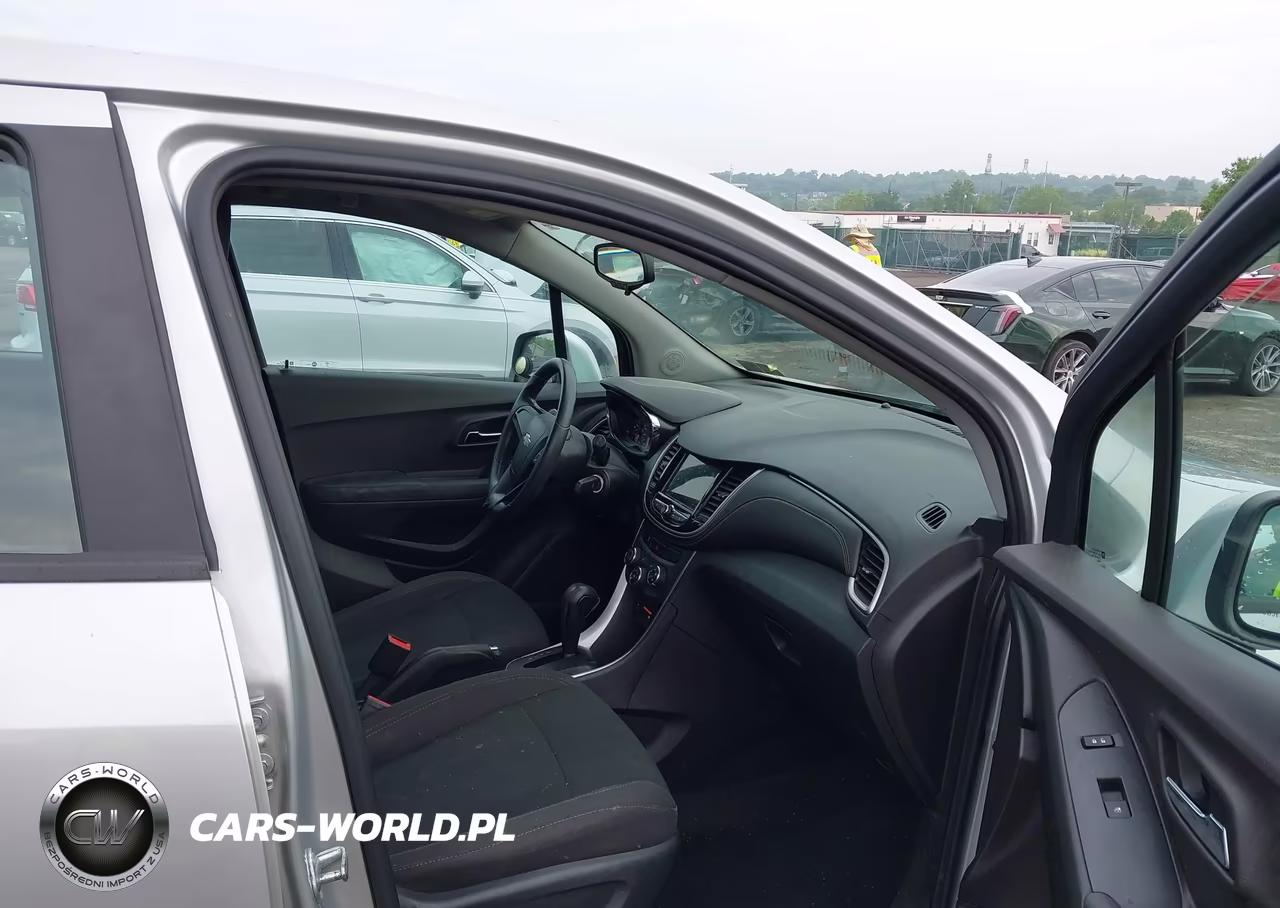 2018 Chevrolet Trax Ls VIN:3GNCJNSB6JL167335 - 5