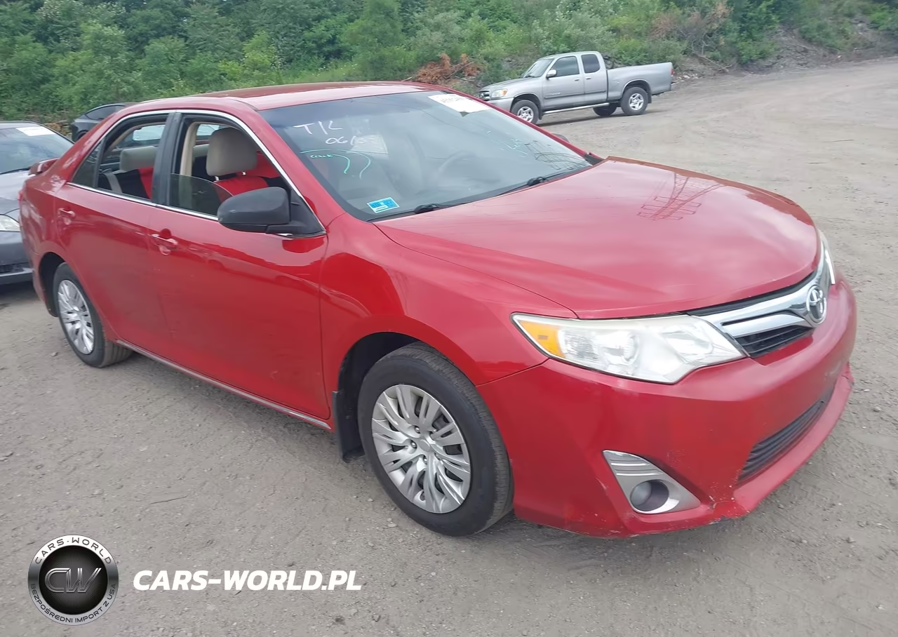 2014 Toyota Camry Le – zdjęcie 1 z 16