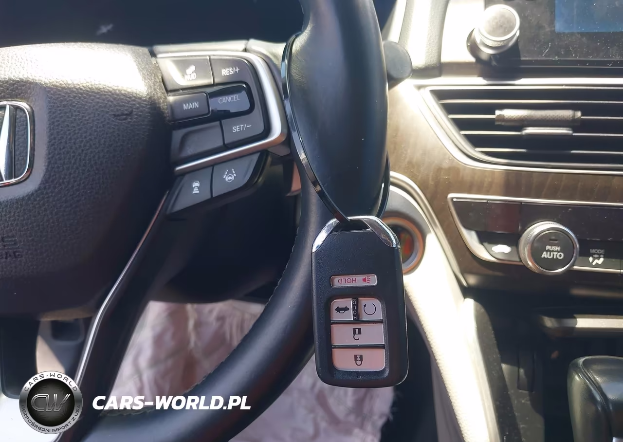 2018 Honda Accord Touring VIN:1HGCV1F97JA016817 - 11