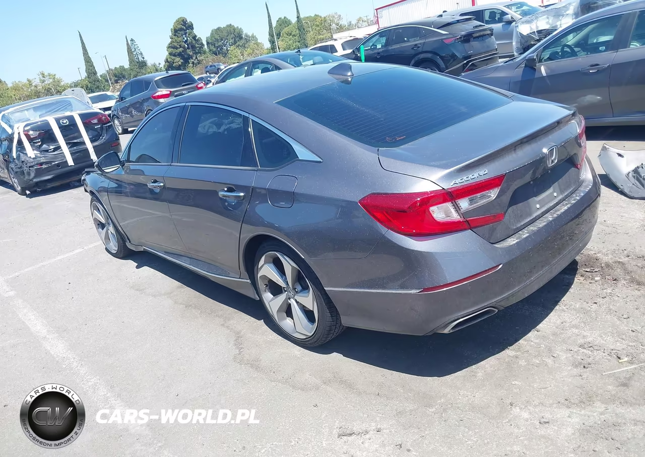2018 Honda Accord Touring VIN:1HGCV1F97JA016817 - 3