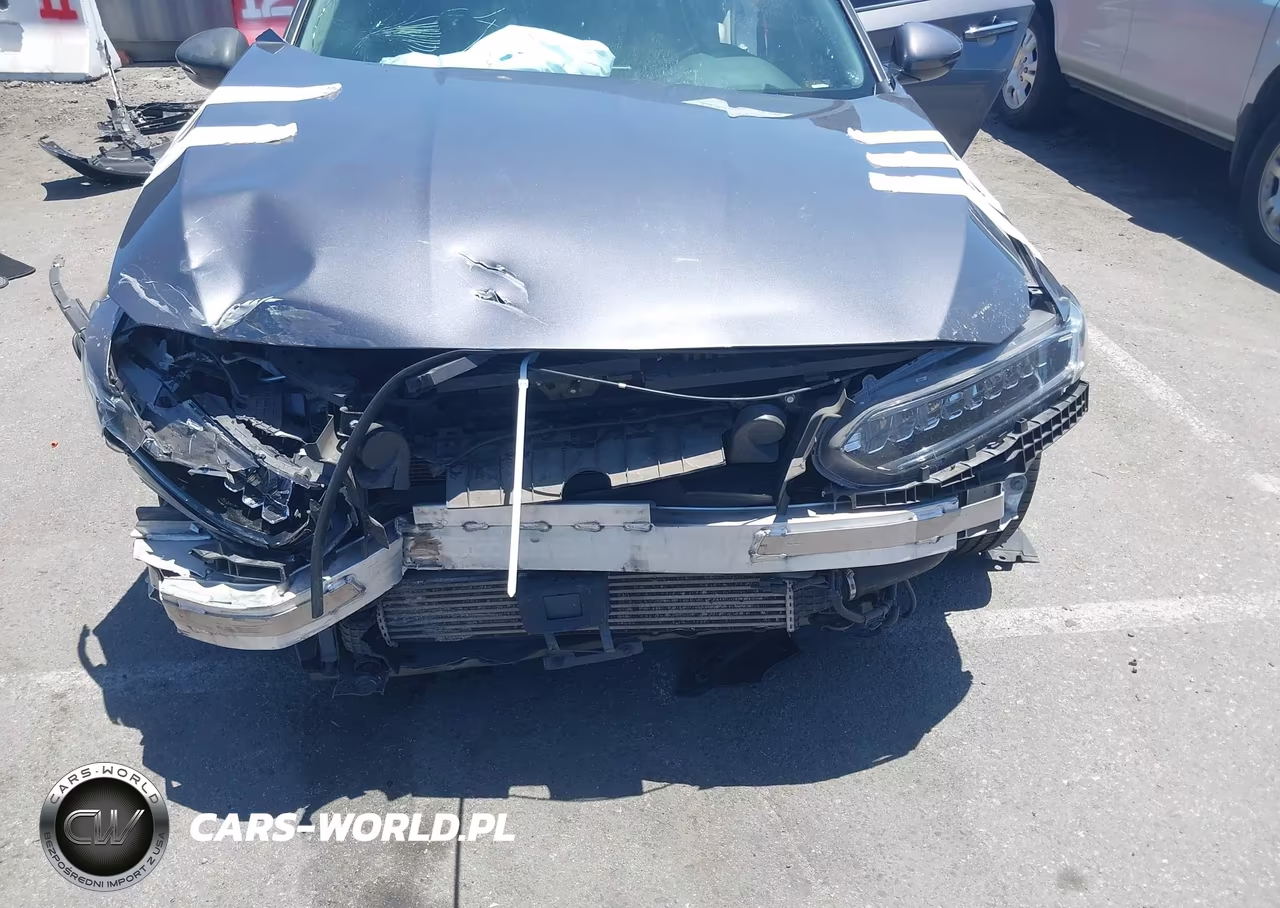 2018 Honda Accord Touring VIN:1HGCV1F97JA016817 - 6