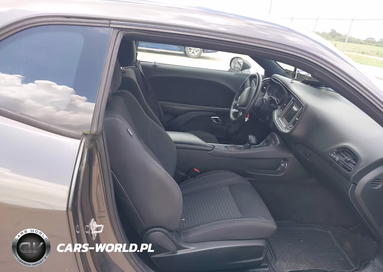 2018 Dodge Challenger Sxt VIN:2C3CDZAG4JH204657 - 5