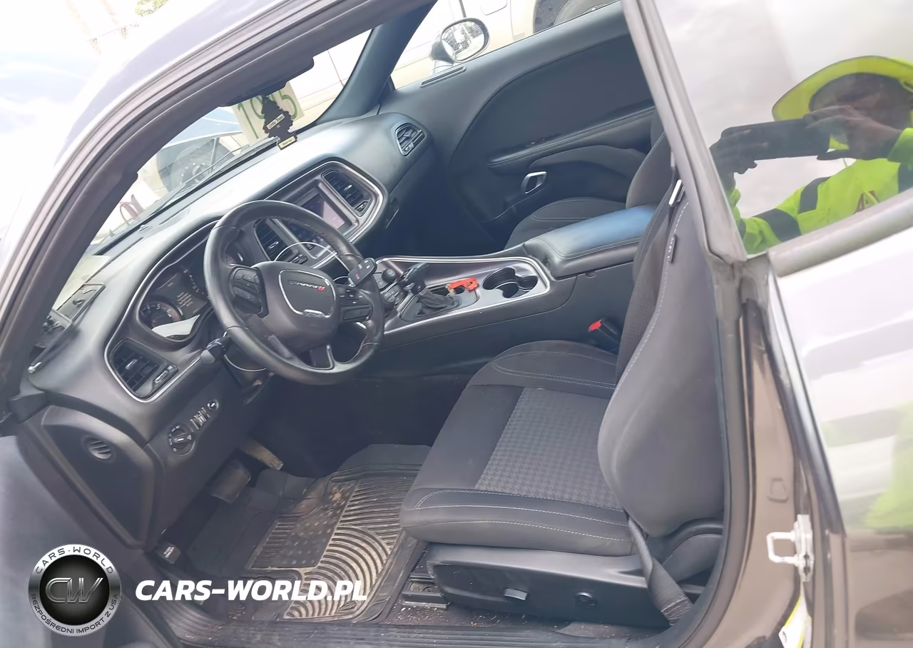 2018 Dodge Challenger Sxt VIN:2C3CDZAG4JH204657 - 8