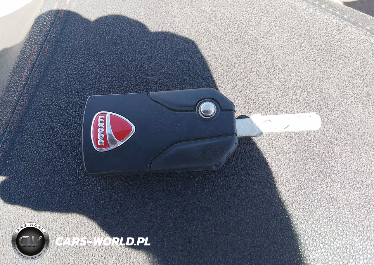 2012 Ducati Diavel VIN:ZDM13BLW0CB008698 - 11
