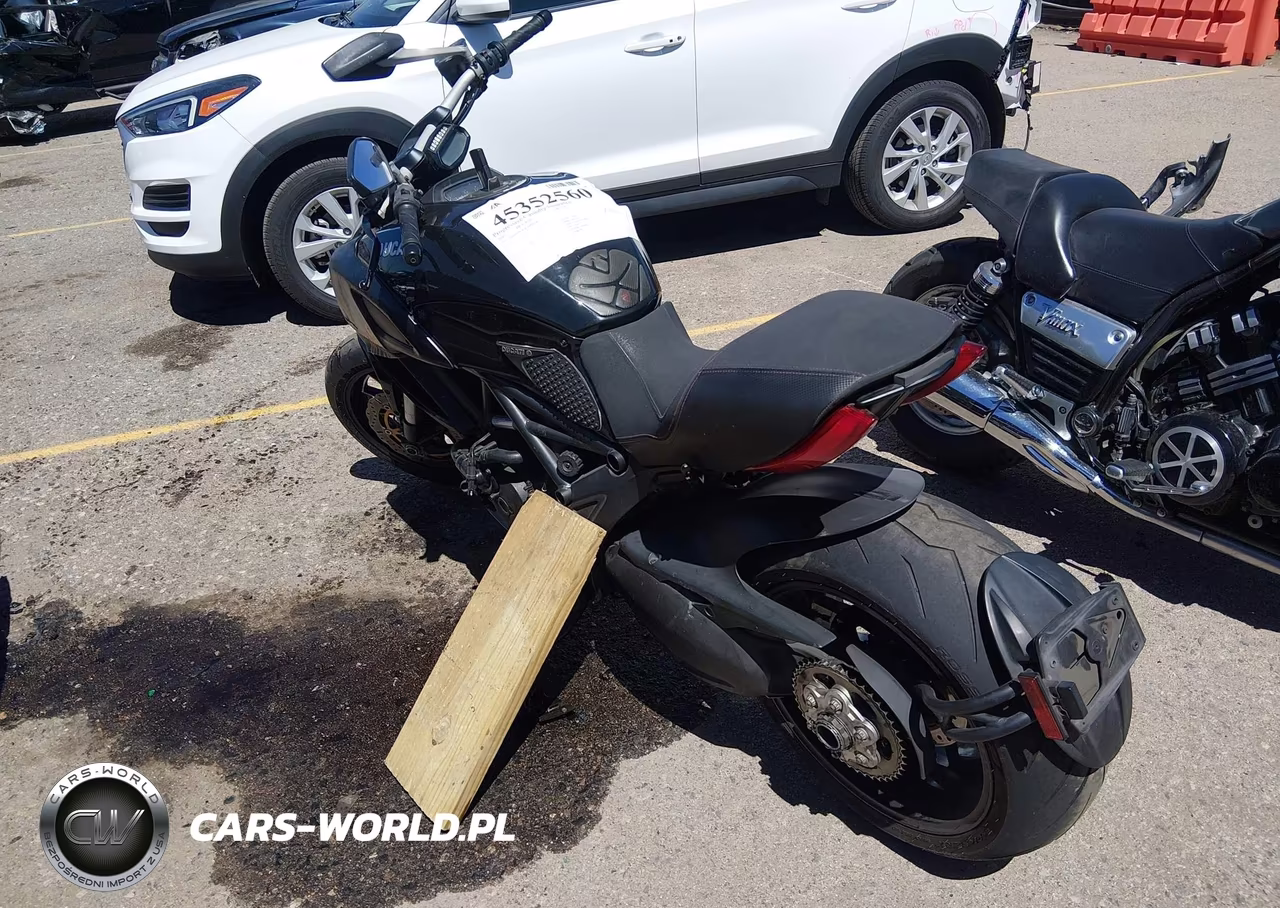 2012 Ducati Diavel VIN:ZDM13BLW0CB008698 - 3