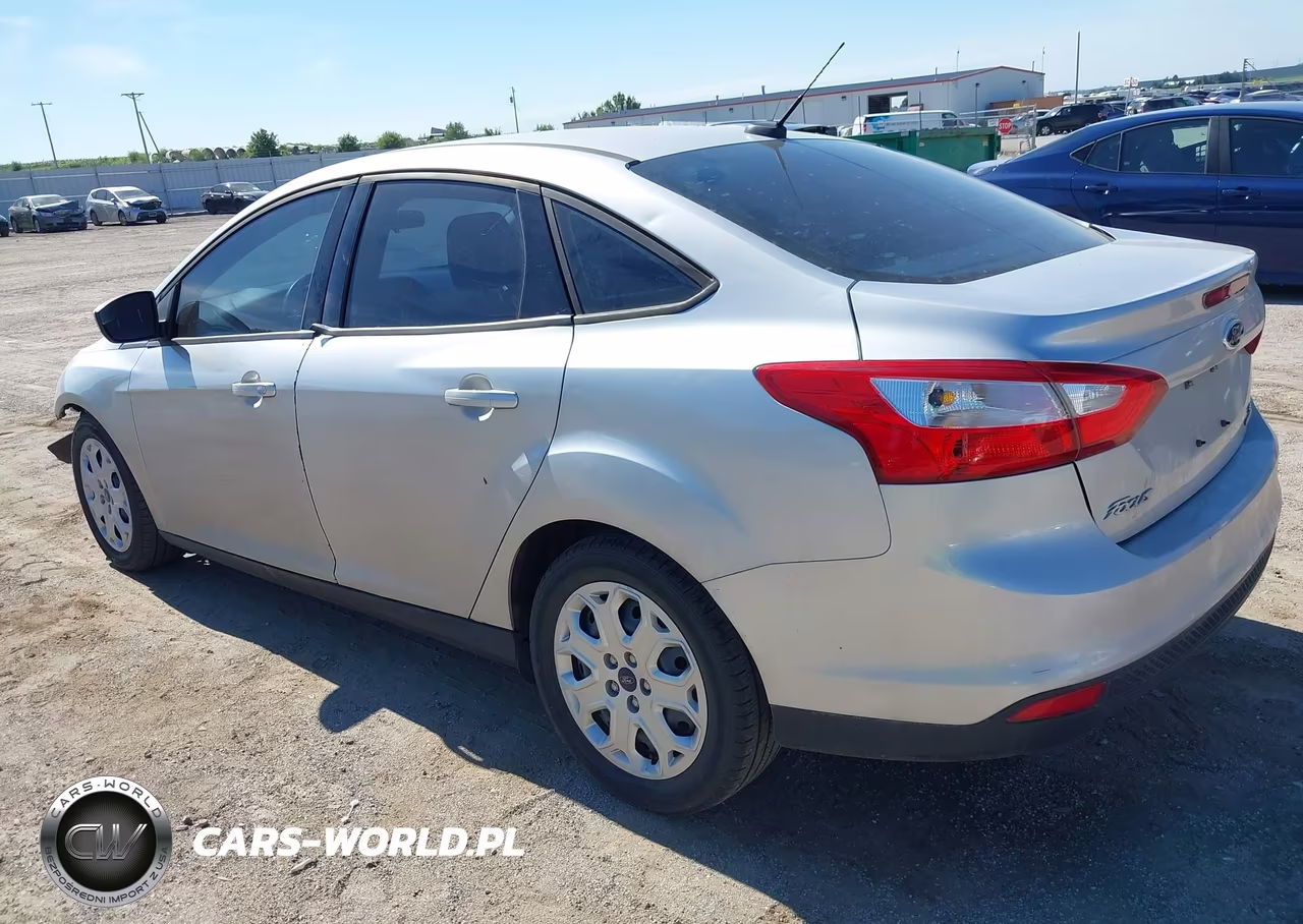 2012 Ford Focus Se VIN:1FAHP3F24CL371065 - 3