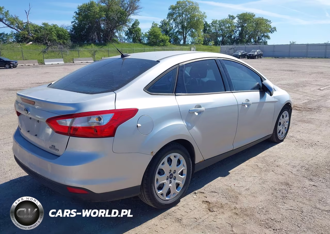 2012 Ford Focus Se VIN:1FAHP3F24CL371065 - 4