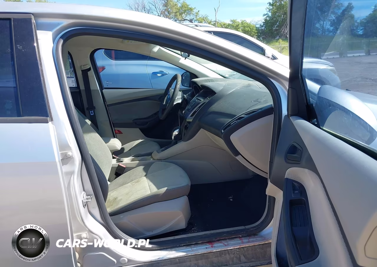 2012 Ford Focus Se VIN:1FAHP3F24CL371065 - 5