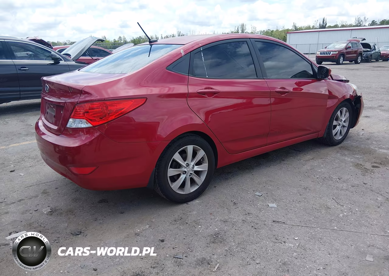 2013 Hyundai Accent Gls VIN:KMHCU4AE0DU314812 - 4