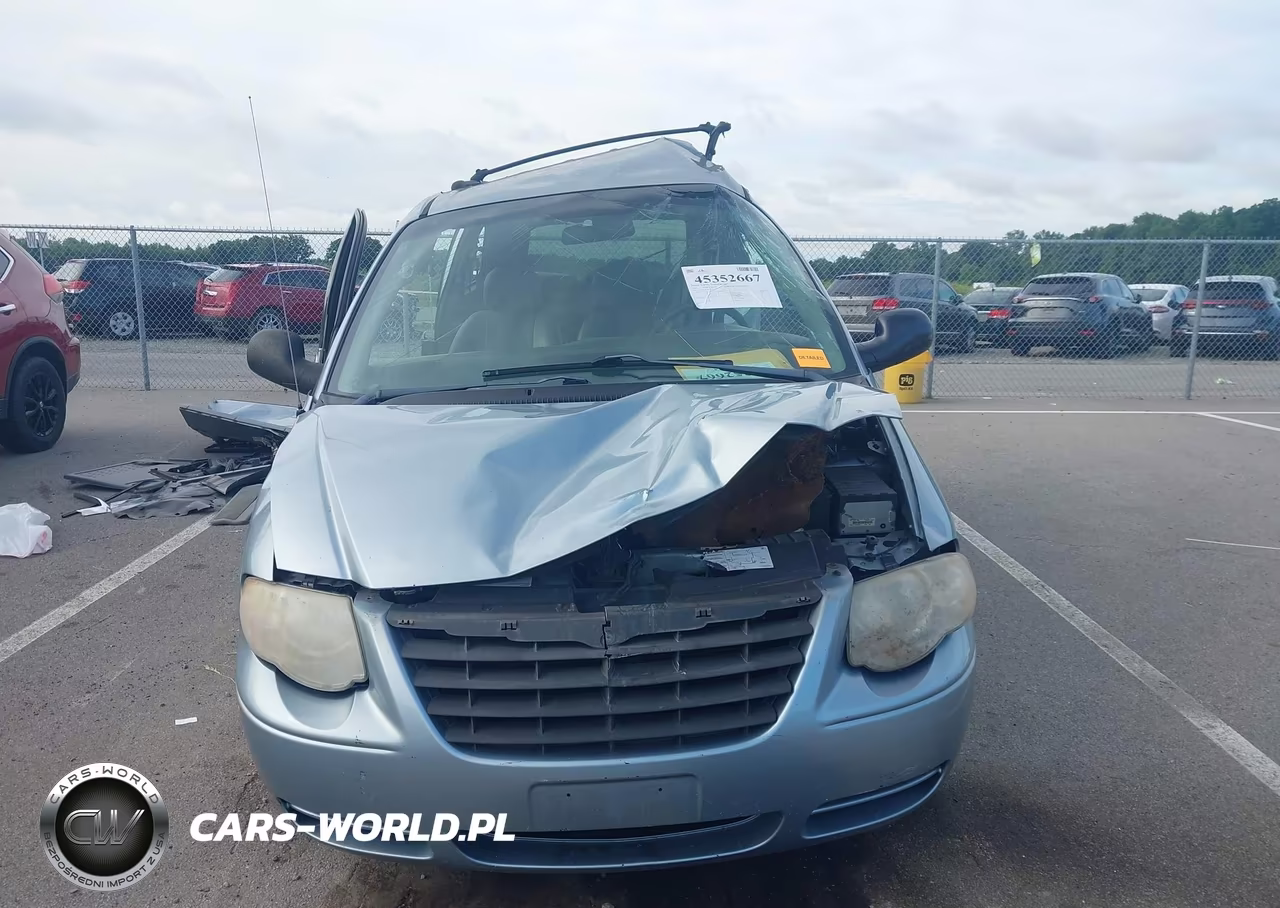 2005 Chrysler Town & Country Touring VIN:2C4GP54L75R425479 - 12