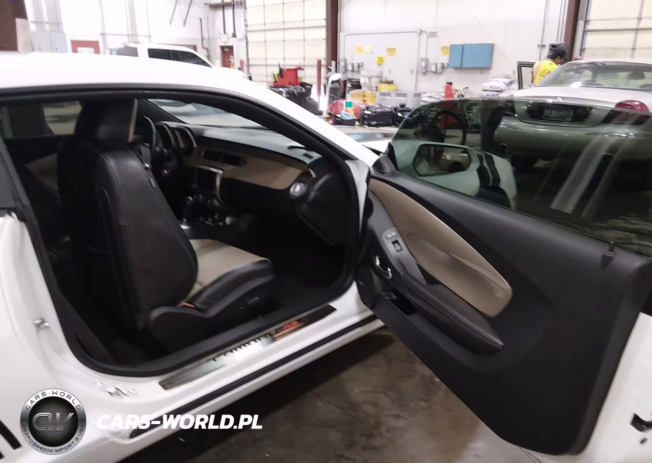 2013 Chevrolet Camaro 2Lt VIN:2G1FC1E38D9121745 - 5