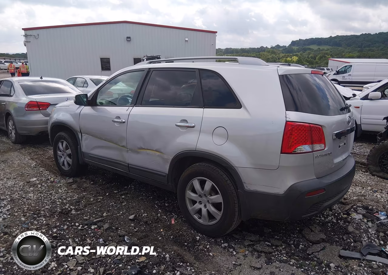 2011 Kia Sorento Lx VIN:5XYKT3A13BG017199 - 3