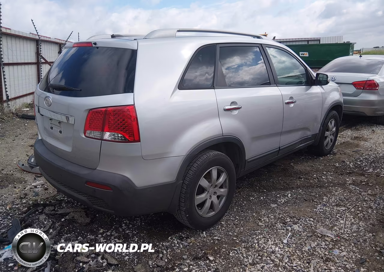 2011 Kia Sorento Lx VIN:5XYKT3A13BG017199 - 4