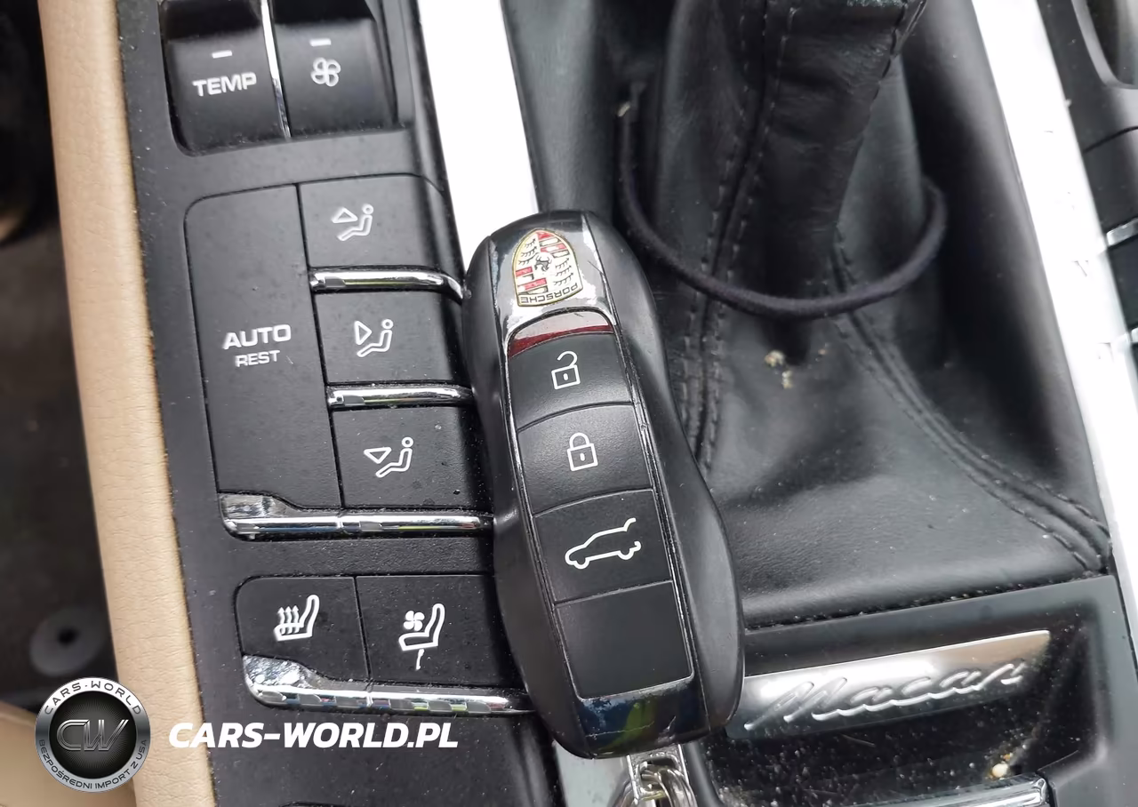 2018 Porsche Macan S VIN:WP1AB2A57JLB37262 - 11
