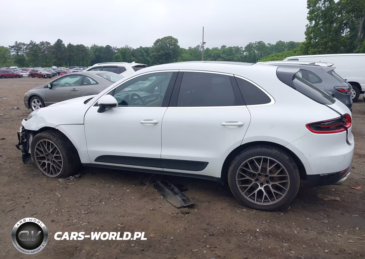 2018 Porsche Macan S VIN:WP1AB2A57JLB37262 - 14