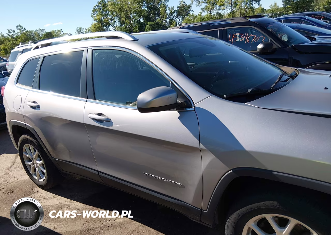 2018 Jeep Cherokee Latitude 4X4 VIN:1C4PJMCB8JD515158 - 14