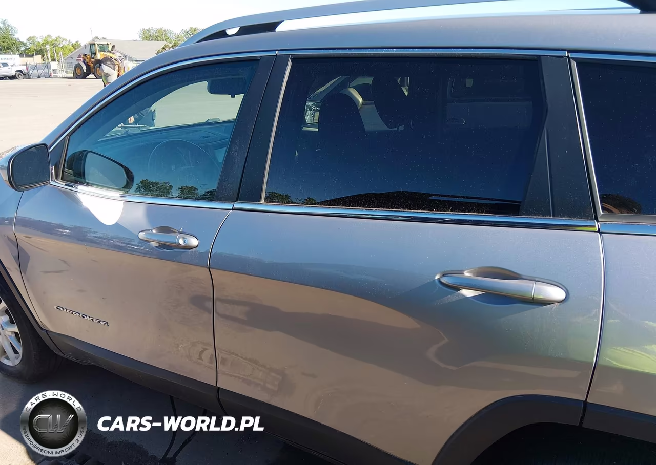 2018 Jeep Cherokee Latitude 4X4 VIN:1C4PJMCB8JD515158 - 15