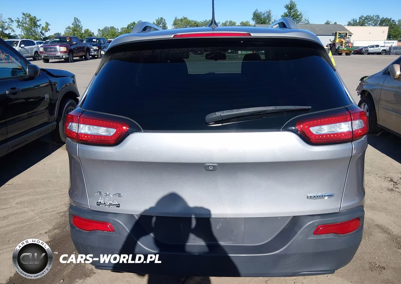 2018 Jeep Cherokee Latitude 4X4 VIN:1C4PJMCB8JD515158 - 17