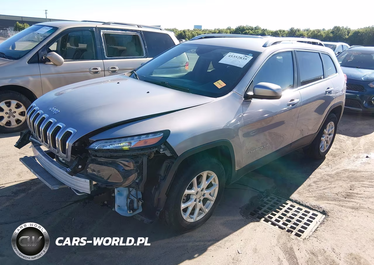 2018 Jeep Cherokee Latitude 4X4 VIN:1C4PJMCB8JD515158 - 2