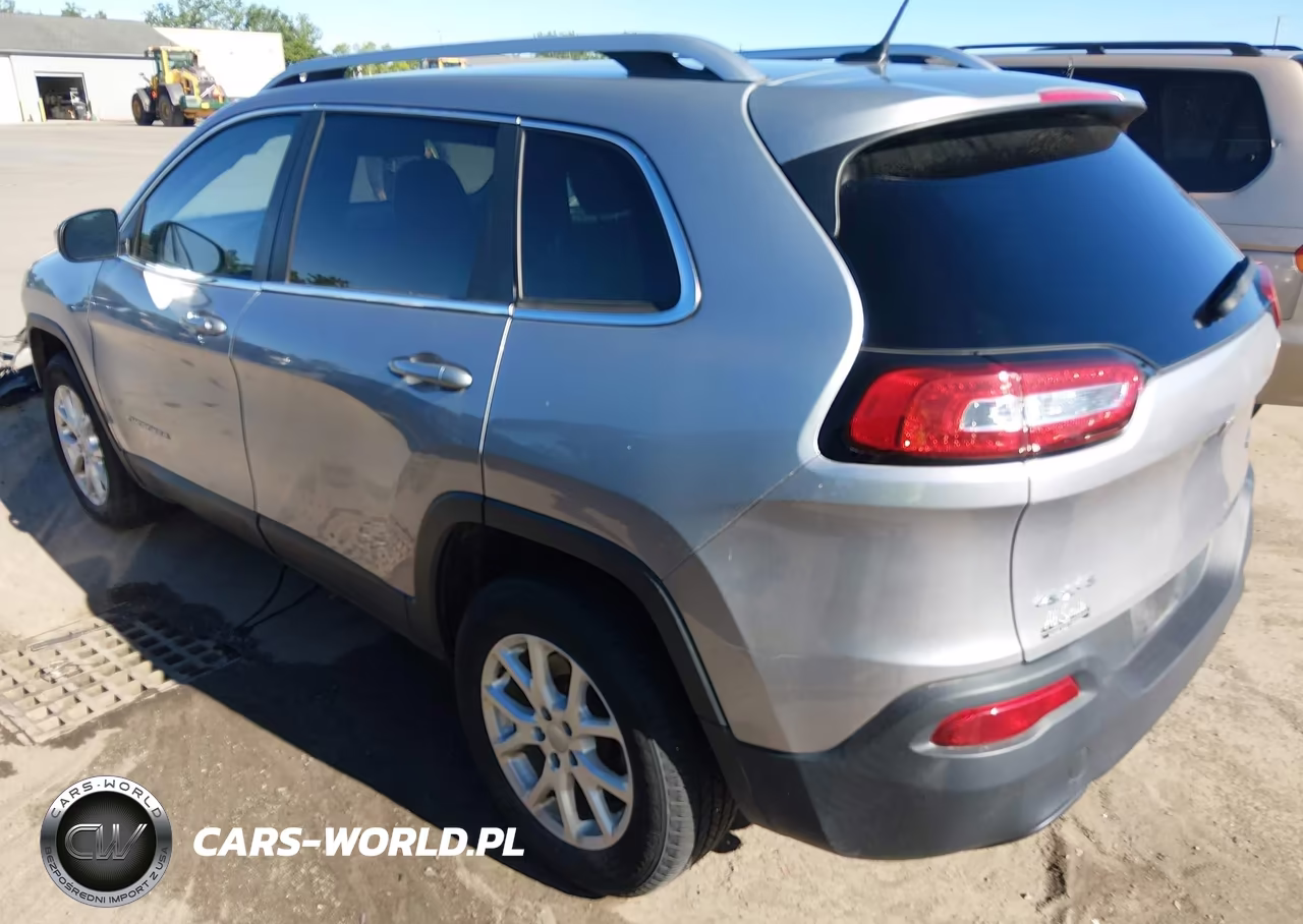 2018 Jeep Cherokee Latitude 4X4 VIN:1C4PJMCB8JD515158 - 3
