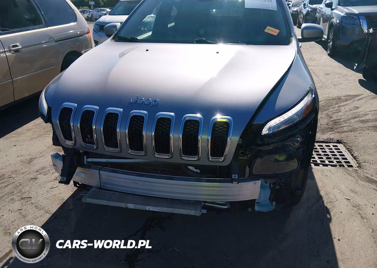 2018 Jeep Cherokee Latitude 4X4 VIN:1C4PJMCB8JD515158 - 6