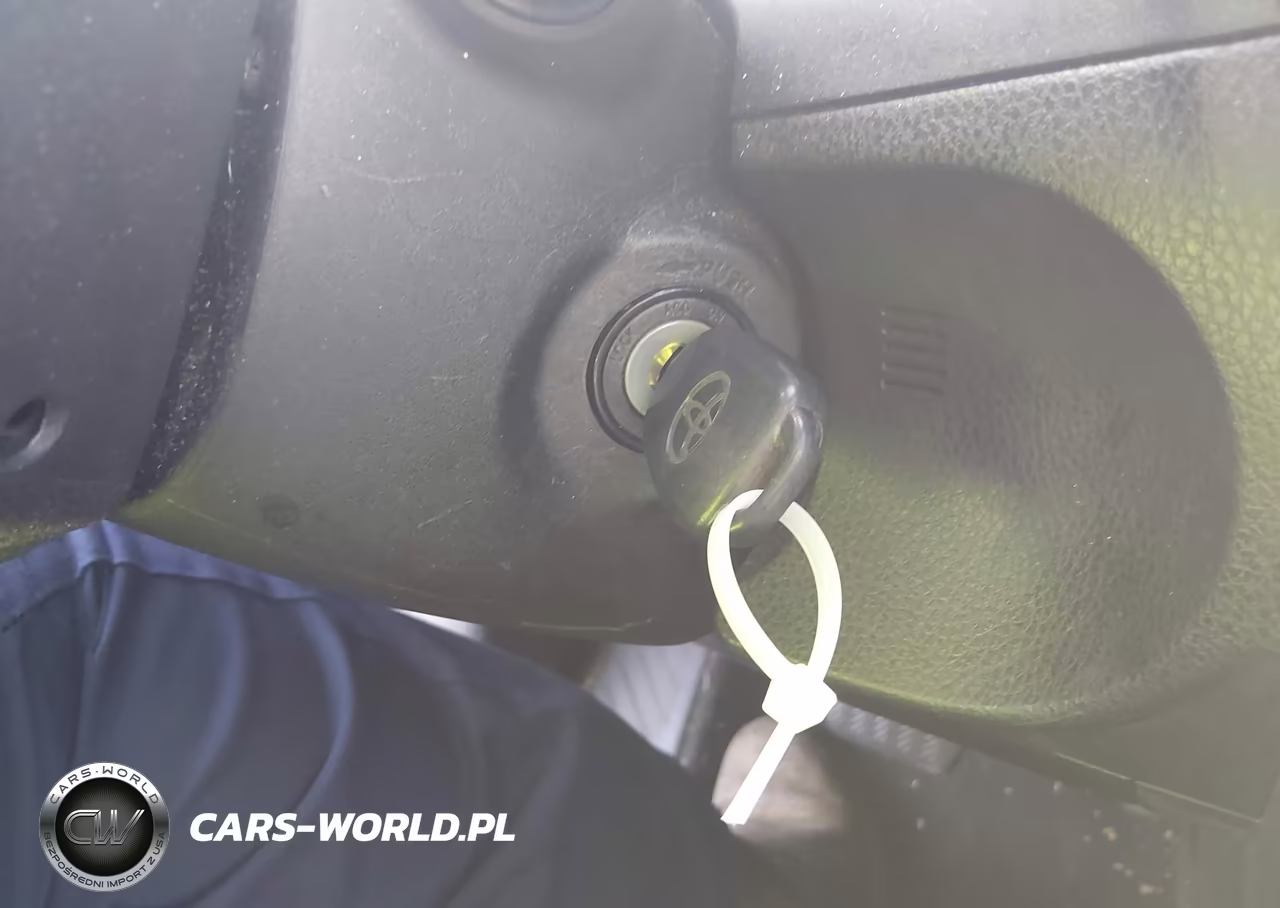 2018 Toyota Corolla Le VIN:5YFBURHE7JP851821 - 11