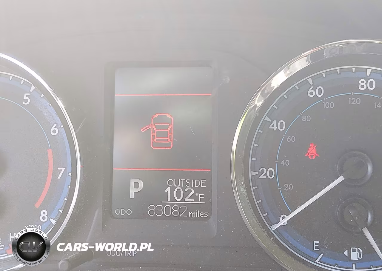 2018 Toyota Corolla Le VIN:5YFBURHE7JP851821 - 16