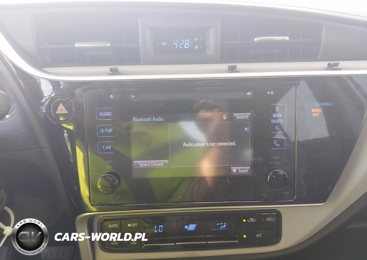2018 Toyota Corolla Le VIN:5YFBURHE7JP851821 - 18
