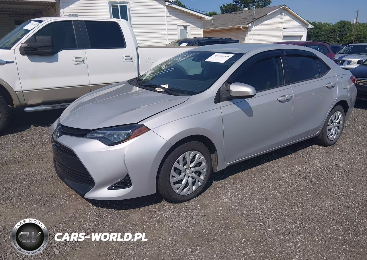 2018 Toyota Corolla Le VIN:5YFBURHE7JP851821 - 2