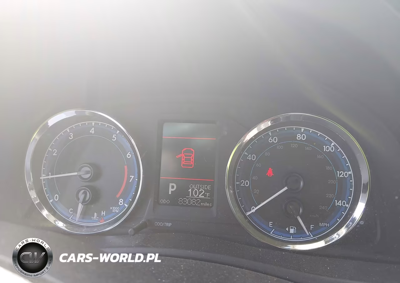 2018 Toyota Corolla Le VIN:5YFBURHE7JP851821 - 7