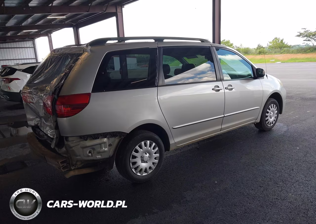 2004 Toyota Sienna Le VIN:5TDZA23CX4S077709 - 4