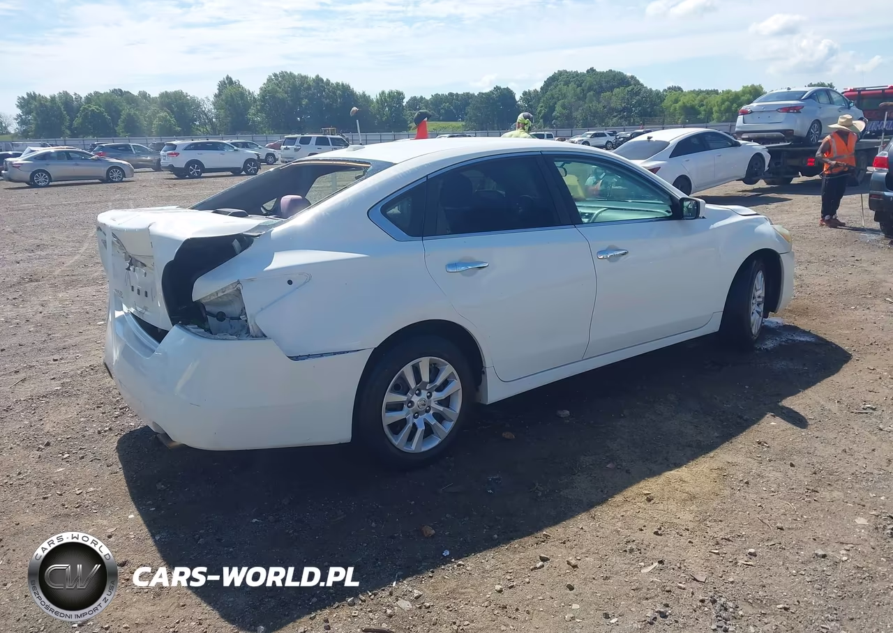 2015 Nissan Altima 2.5 S VIN:1N4AL3AP2FN860394 - 4