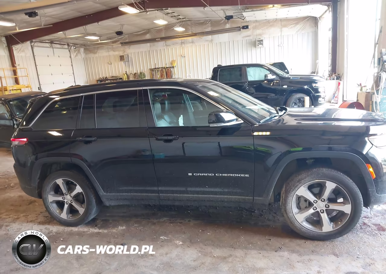 2024 Jeep Grand Cherokee Limited 4X4 VIN:1C4RJHBG3RC132114 - 13